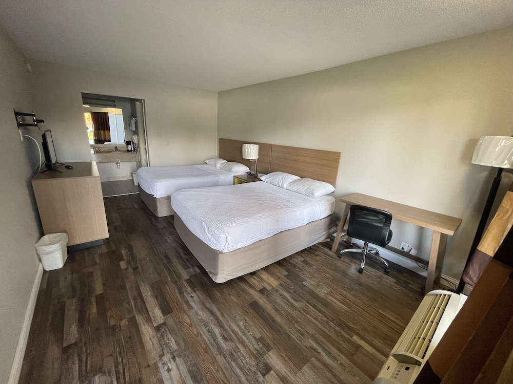 Rodeway Inn Owensboro South - photo 7
