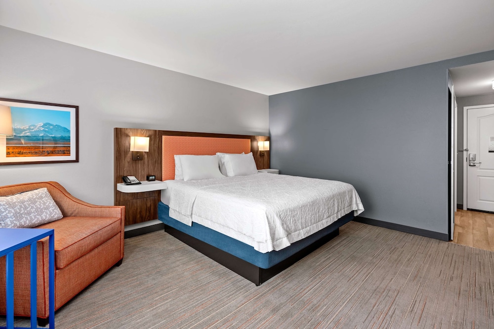 Hampton Inn & Suites Fairbanks - photo 14