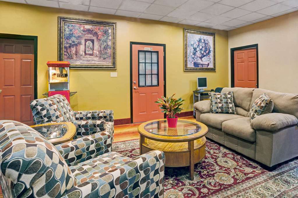 Days Inn by Wyndham Louisville Airport Fair and Expo Center - photo 4