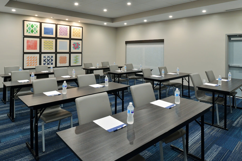 Holiday Inn Express Orlando South Park by IHG - photo 71