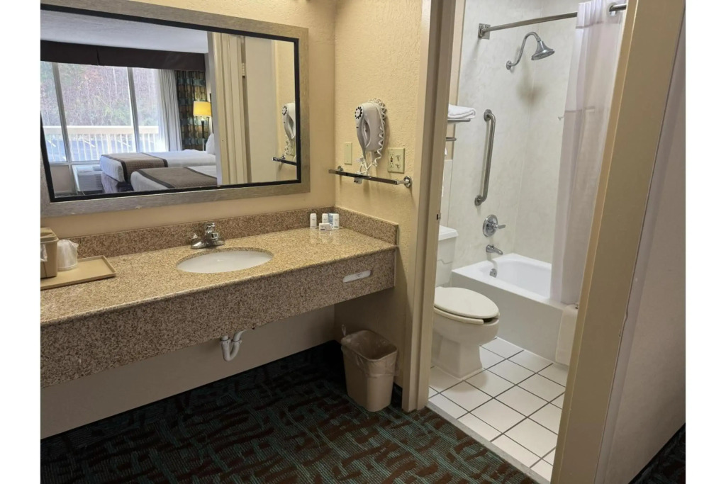 Travelodge by Wyndham Harriman - photo 21