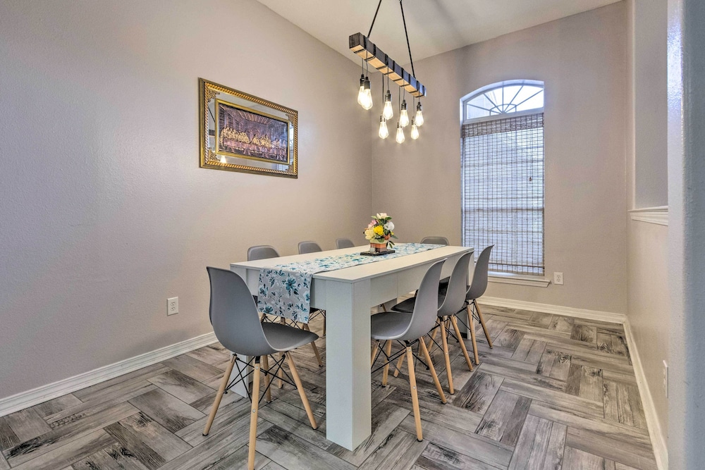 Private Gulf Breeze Gem w Easy Shore Access in Gulf Breeze, United States