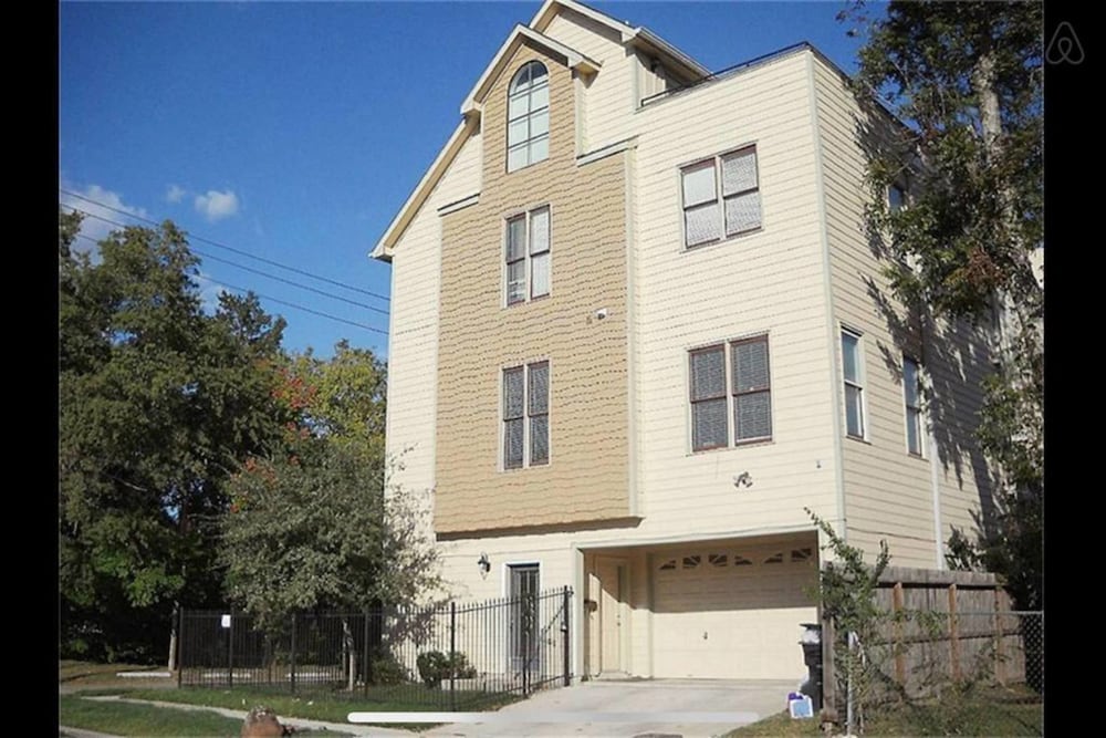 4 Story Rooftop Executive Corporate Housing - photo 38