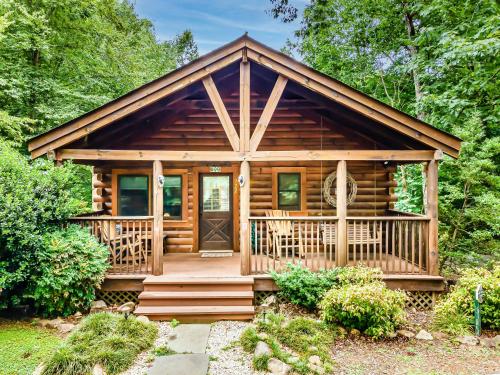 Hawkeye Lodge — 4-Star Luxury Hotel in Pigeon Forge, United States