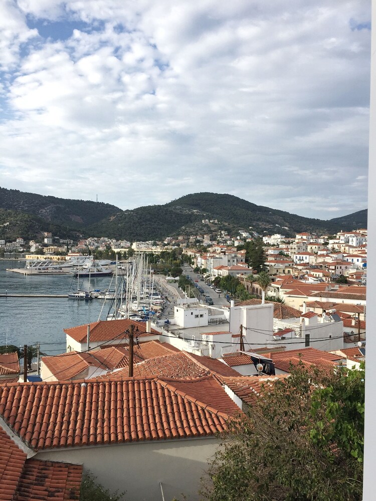 Gigi Rooms in Poros, Greece