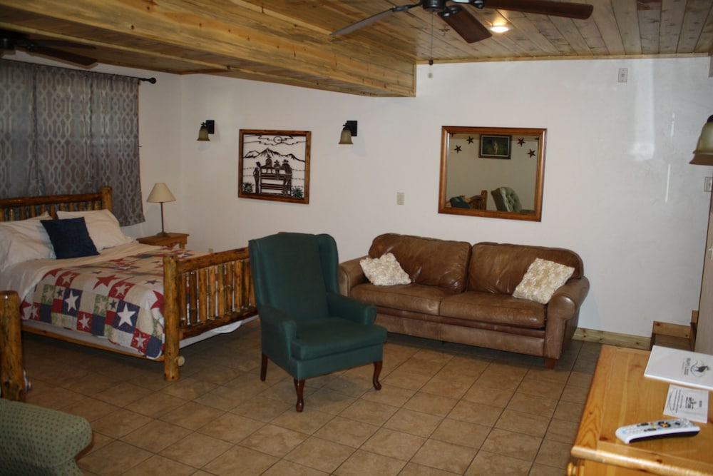 The Historic Wapiti Lodge - photo 4