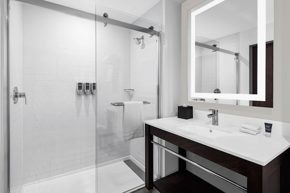 Four Points by Sheraton Flushing - photo 10