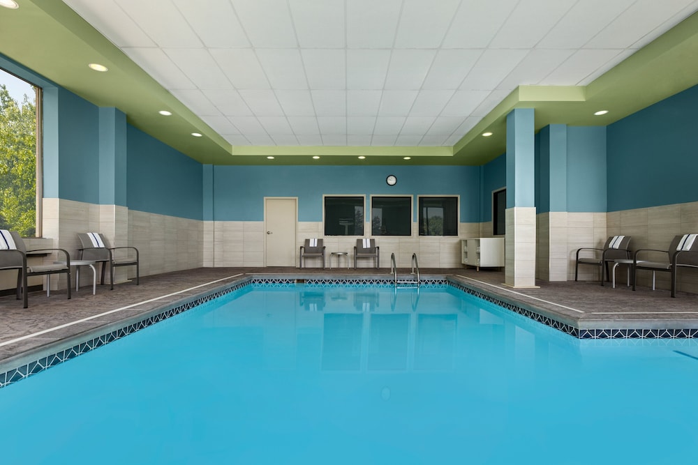 Holiday Inn Express & Suites Akron Regional Airport Area - photo 34
