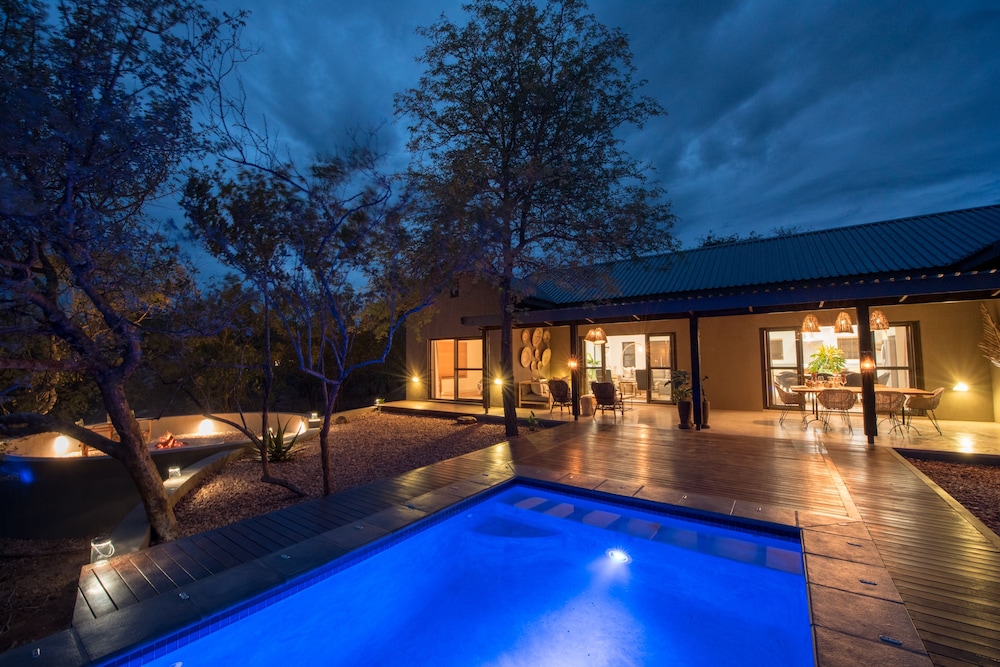 Bushwillow Private Villa — 4-Star Luxury Hotel in Hoedspruit, South Africa