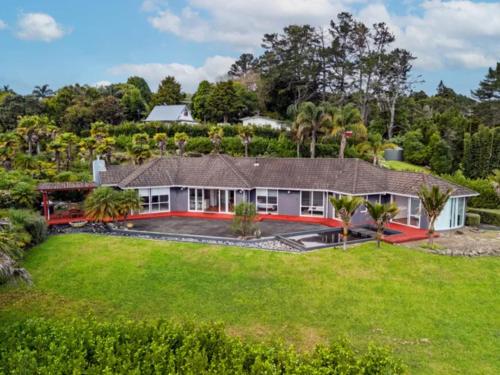 Solar House Kerikeri Holiday House — 4-Star Luxury Hotel in Kerikeri, New Zealand