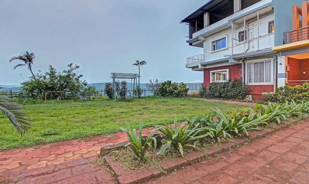 Strawberry King Resort in Mahabaleshwar, India