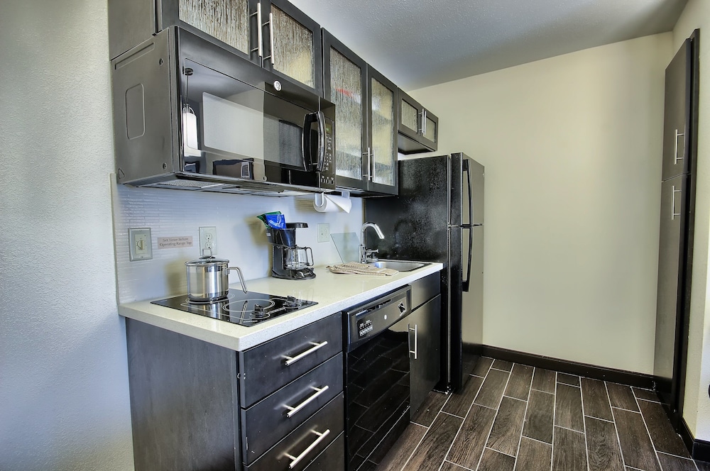 Candlewood Suites Columbus Grove City by IHG - photo 11