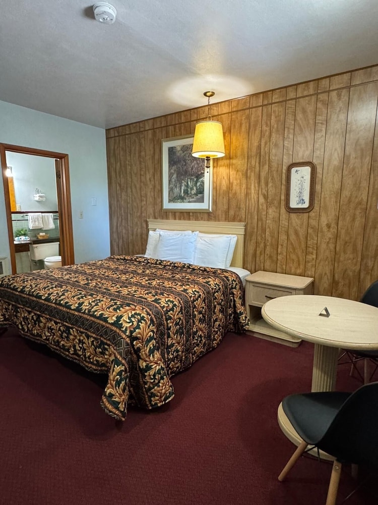 Hillcrest Motel - photo 12