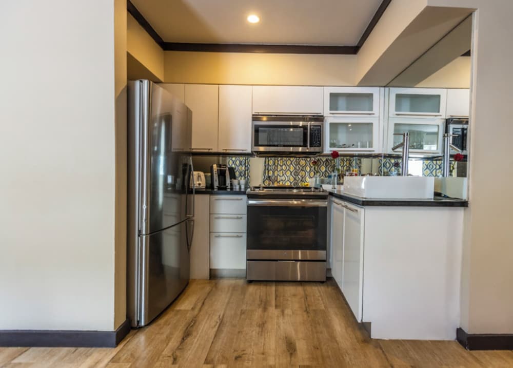 The Shoreline Suites - photo 22