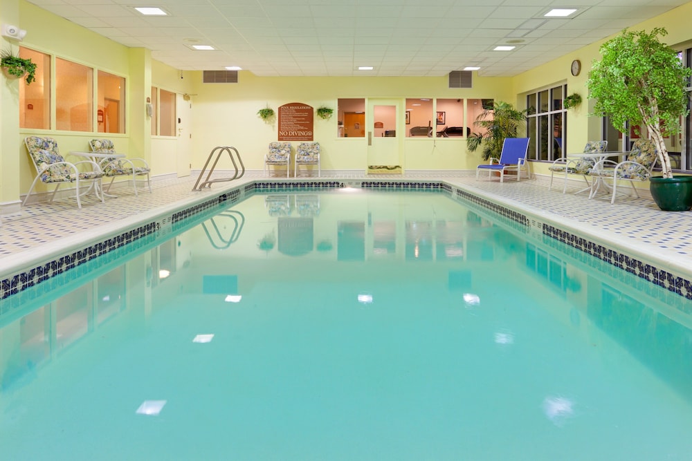 Holiday Inn Express Hotel & Suites Watertown Thousand Island by IHG - photo 30