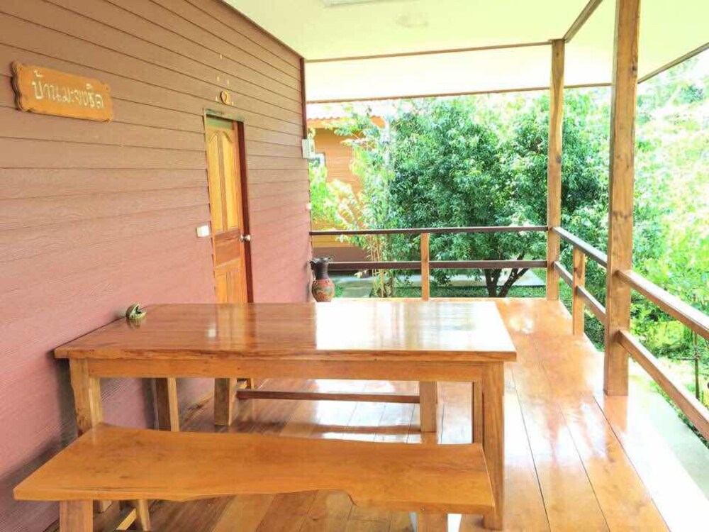 Ban Suan Kru Kob — hotel in Pak Phli