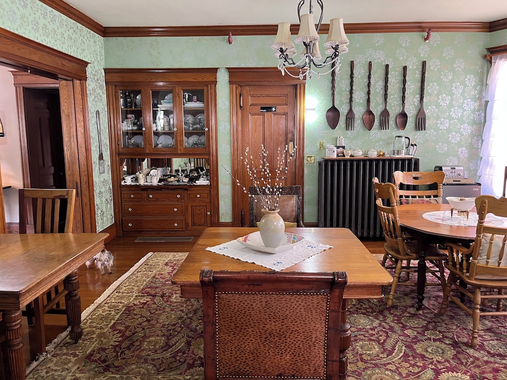 The Munroe Inn - photo 25