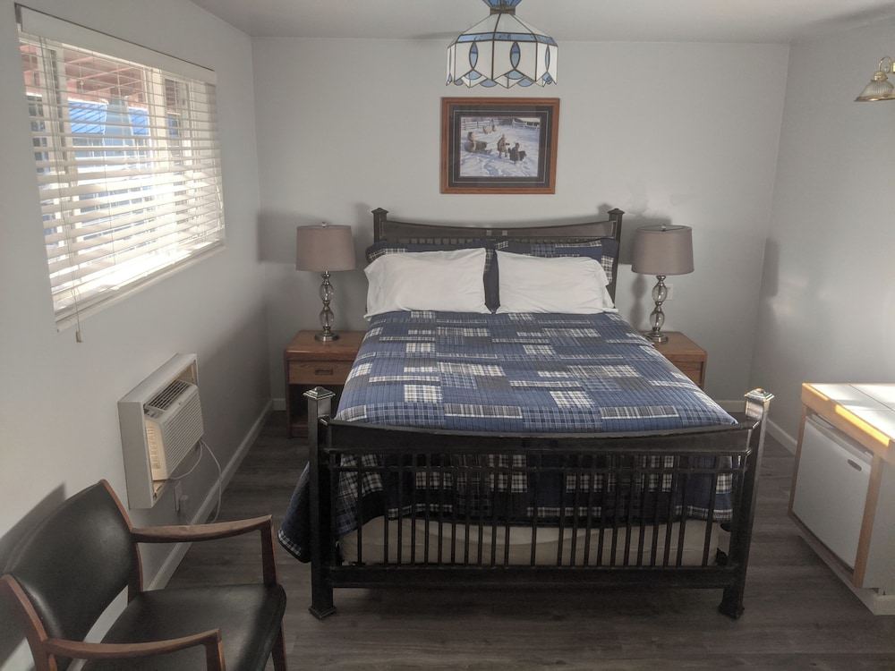 Majestic Rockies Motel - photo 5