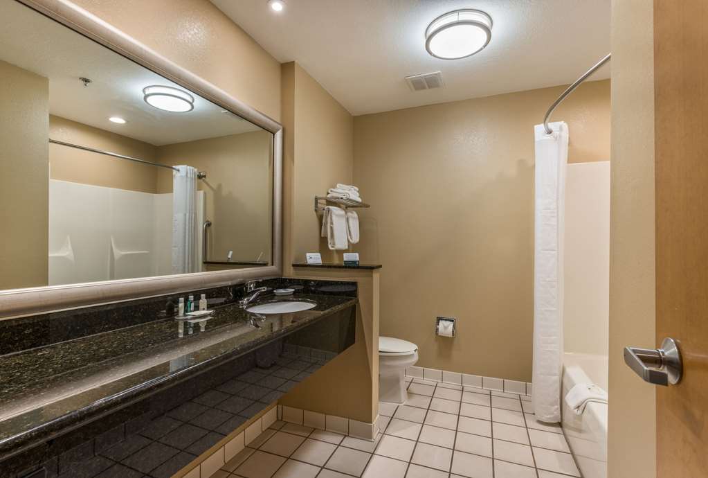 Quality Inn & Suites Hendersonville Flat Rock - photo 16