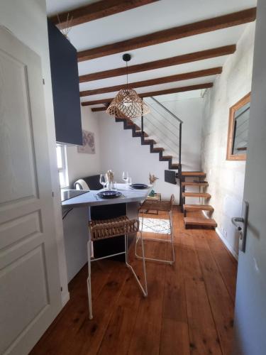 Joli Duplex Climatise Avec Local a Velos in Saumur, France