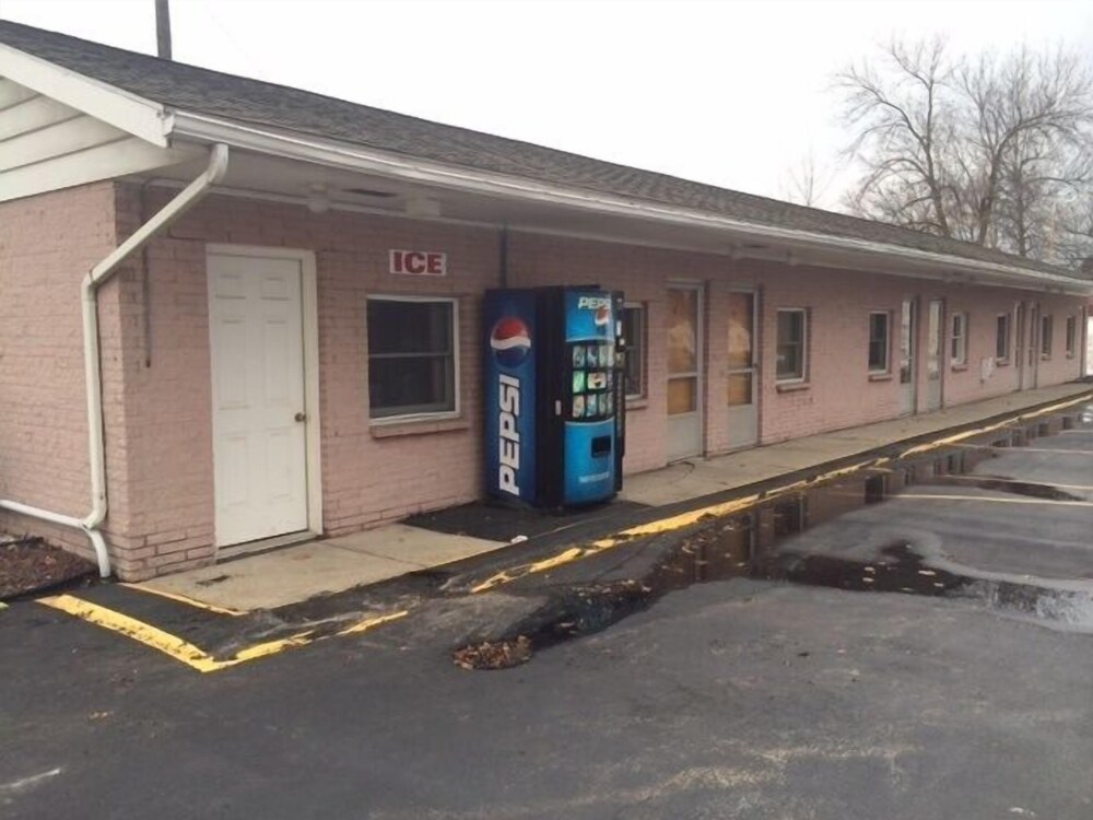 Pink Fountain Motor Inn - photo 24