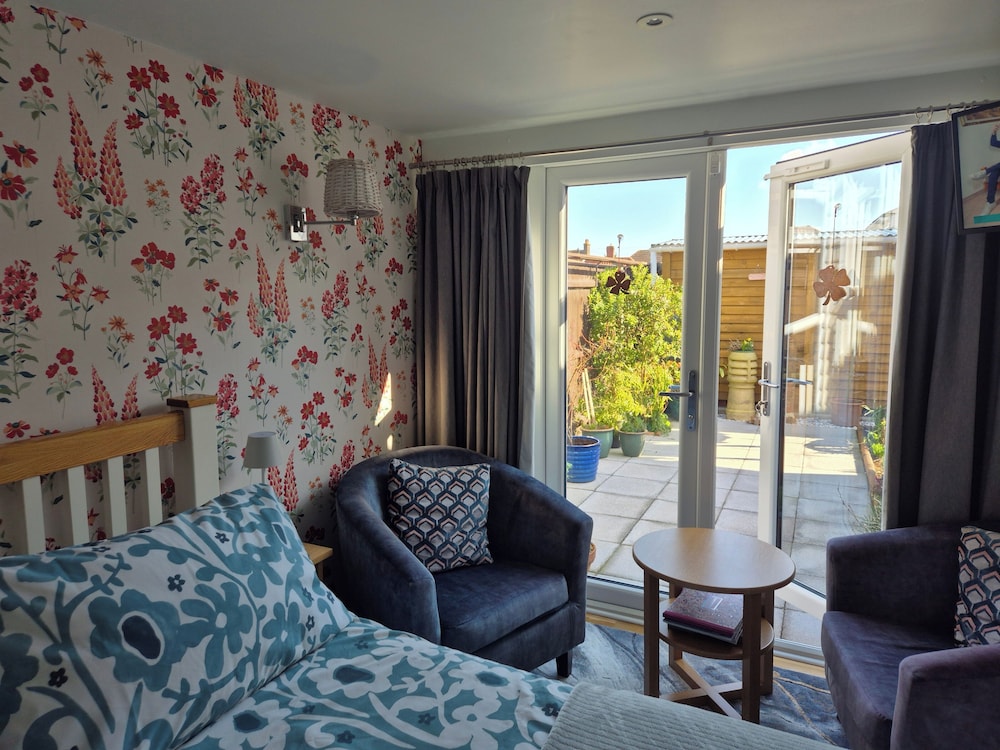 Flower Garden Studio in Sheringham Cycle friendly — 4-Star Luxury Hotel in Sheringham, United Kingdom