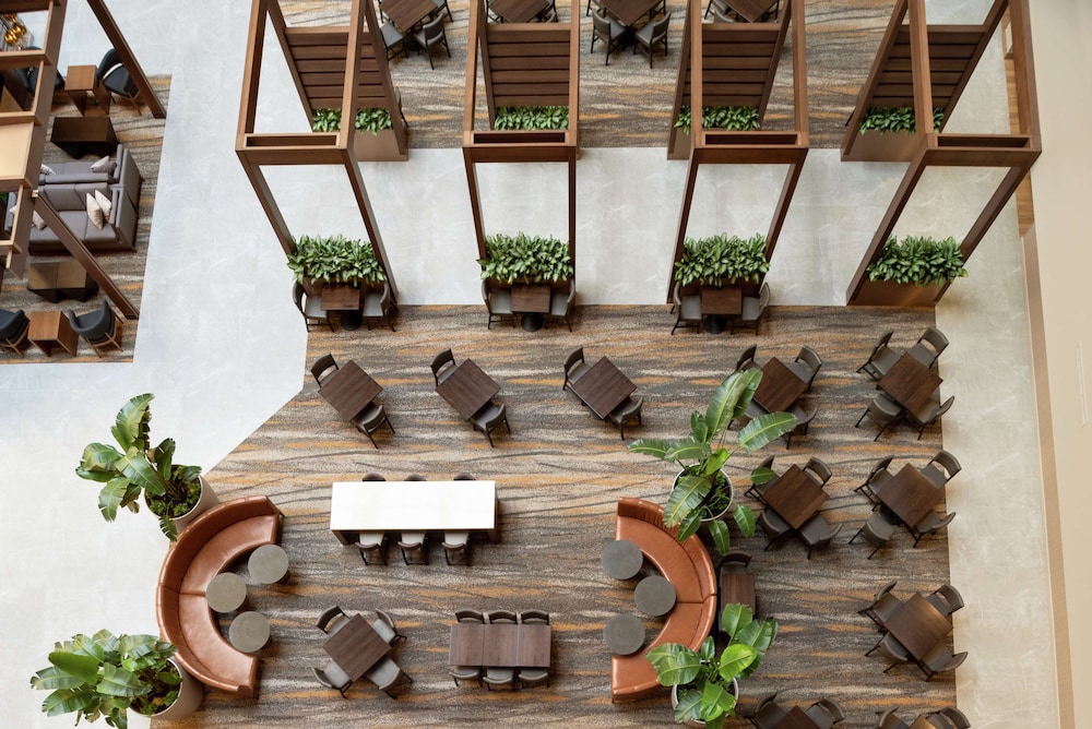 Embassy Suites by Hilton Cleveland Rockside - photo 4