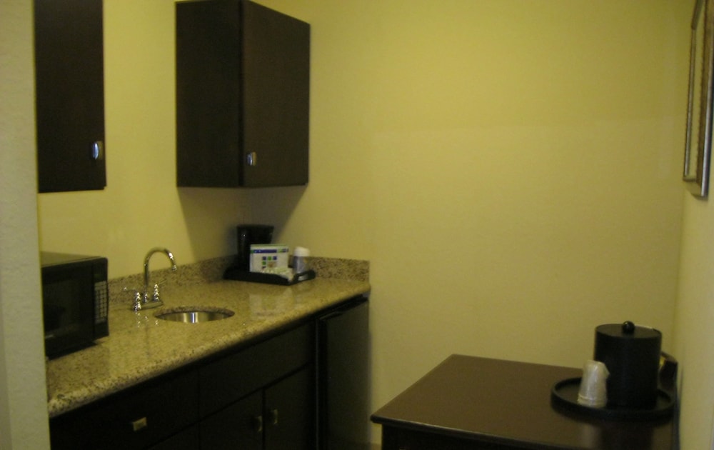 Holiday Inn Express & Suites Covington by IHG - photo 8
