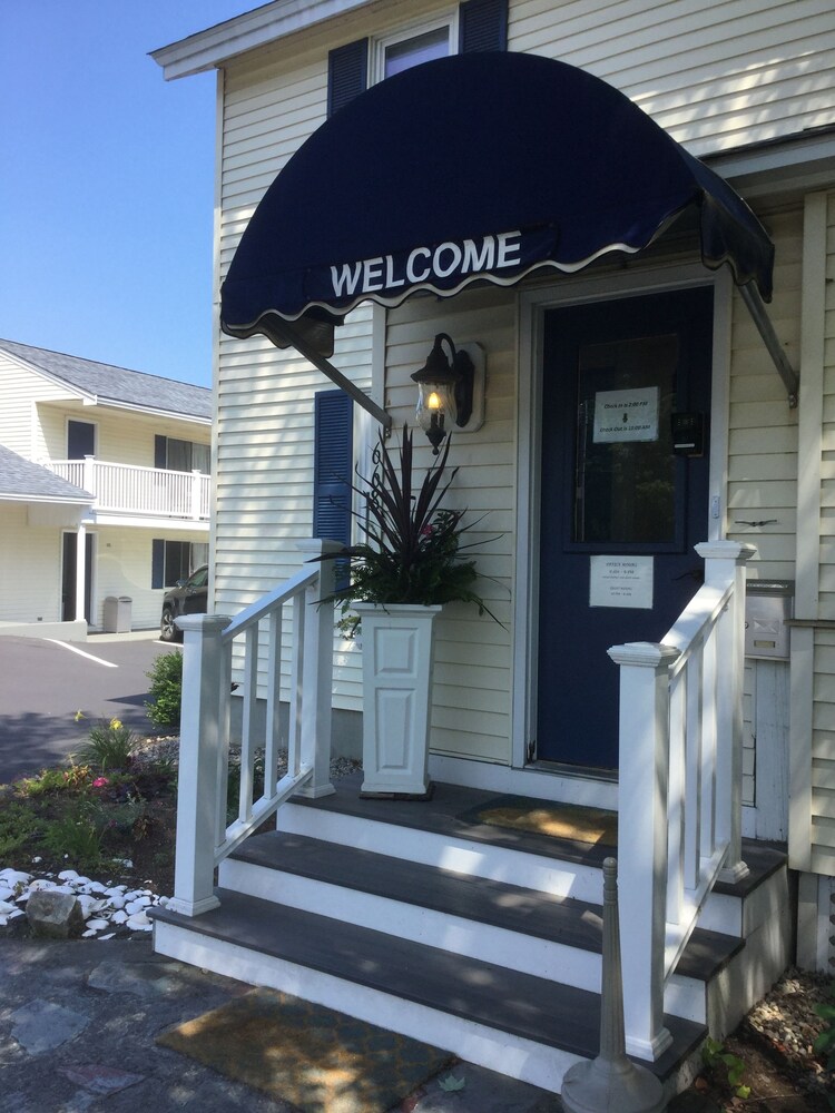 Footbridge Beach Motel - photo 4