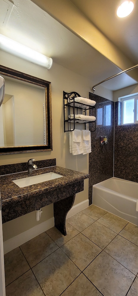 Pismo Beachwalker Inn & Suites - photo 44