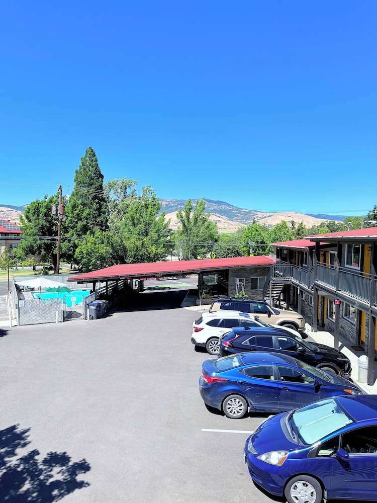 Timbers INN and Suites - photo 38