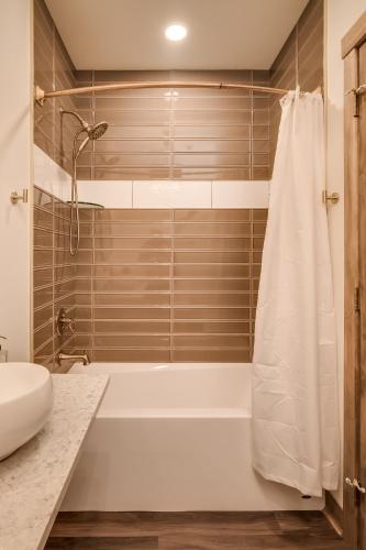 The Port of Prescott Boutique Hotel - photo 10