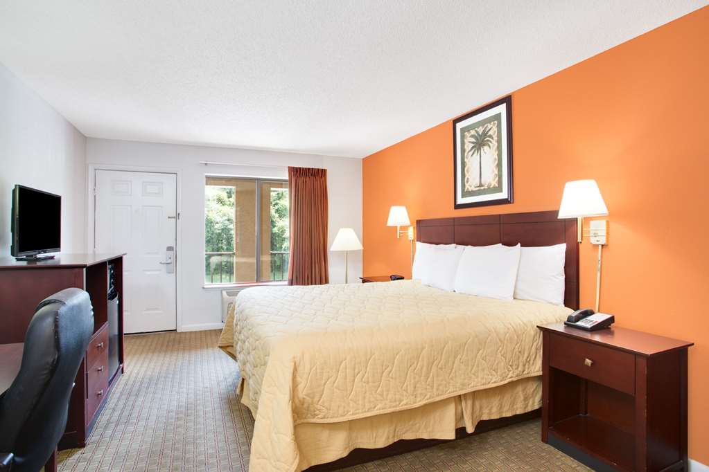 Super 8 by Wyndham Defuniak Springs - photo 7