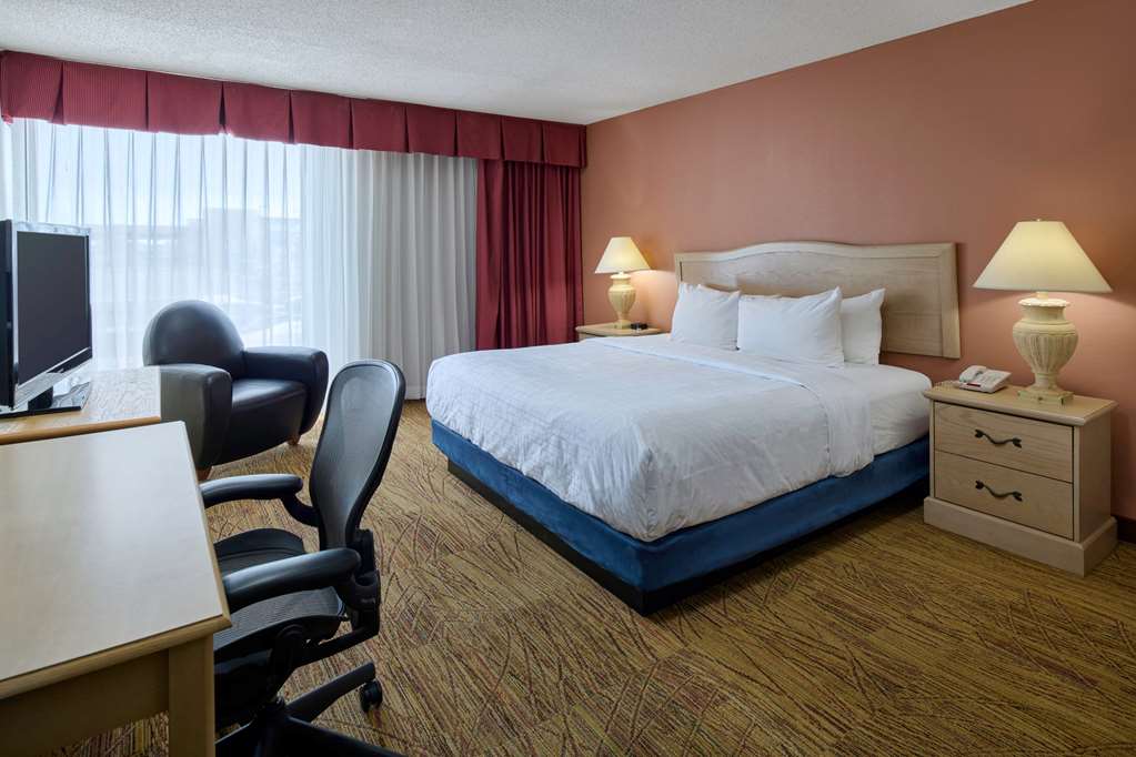 Wyndham El Paso Airport Hotel & Waterpark - photo 10