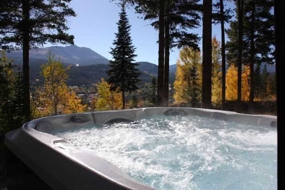 A Lookout Lodge House — 4-Star Luxury Hotel in Breckenridge, United States