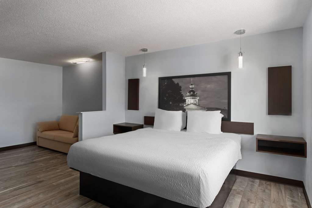 Super 8 by Wyndham Harbison Parkridge Hospital - photo 27