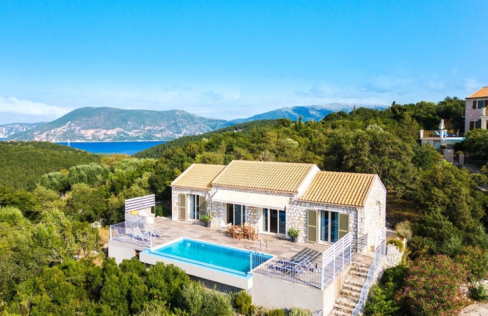 Villa Horizon in Antipata — 4-Star Luxury Hotel in Kefalonia, Greece