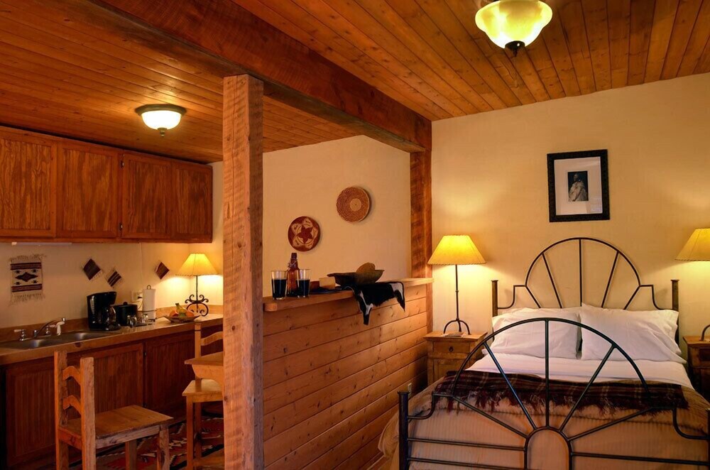 The Maverick Inn - photo 14