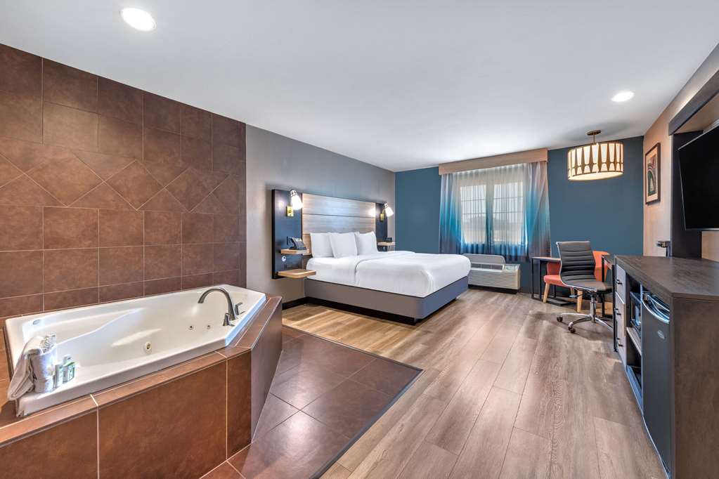 La Quinta Inn & Suites by Wyndham Woodway Waco South - photo 35