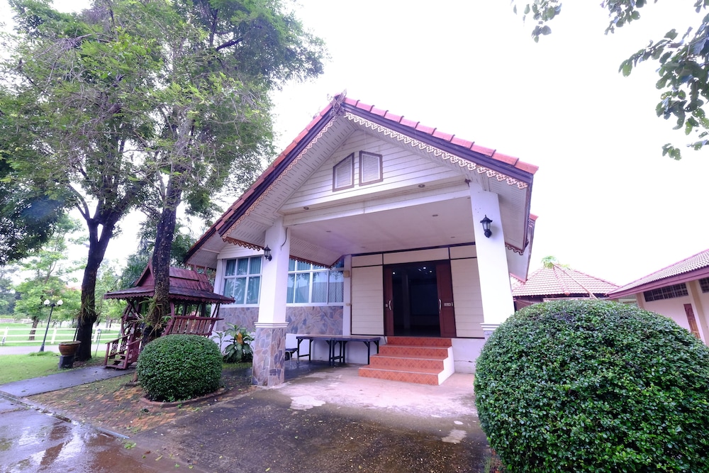 Chomdao Hotel Resort — Sawang Daen Din