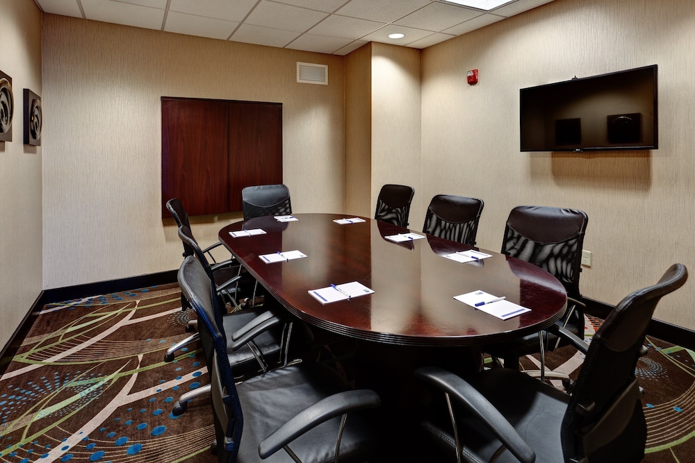 Holiday Inn Express & Suites Wichita Northwest Maize K 96 - photo 22