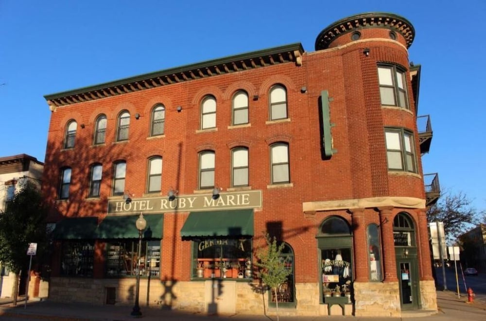 Hotel Ruby Marie in Madison, United States