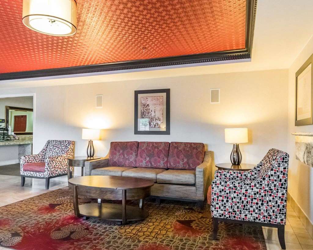 Quality Inn & Suites University Airport - photo 4
