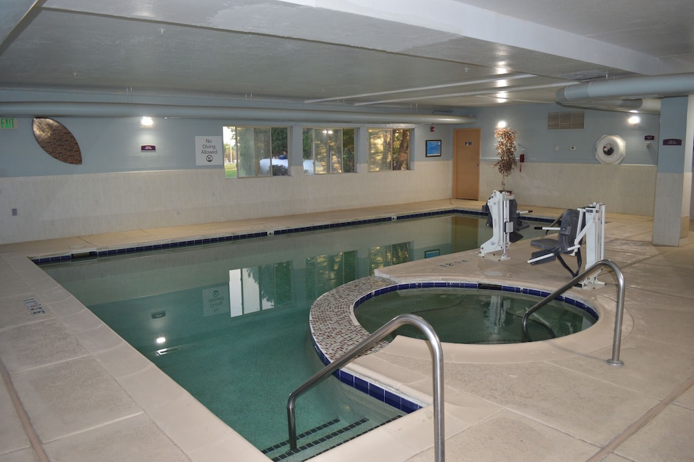 First Choice Inns at the Swell - photo 23