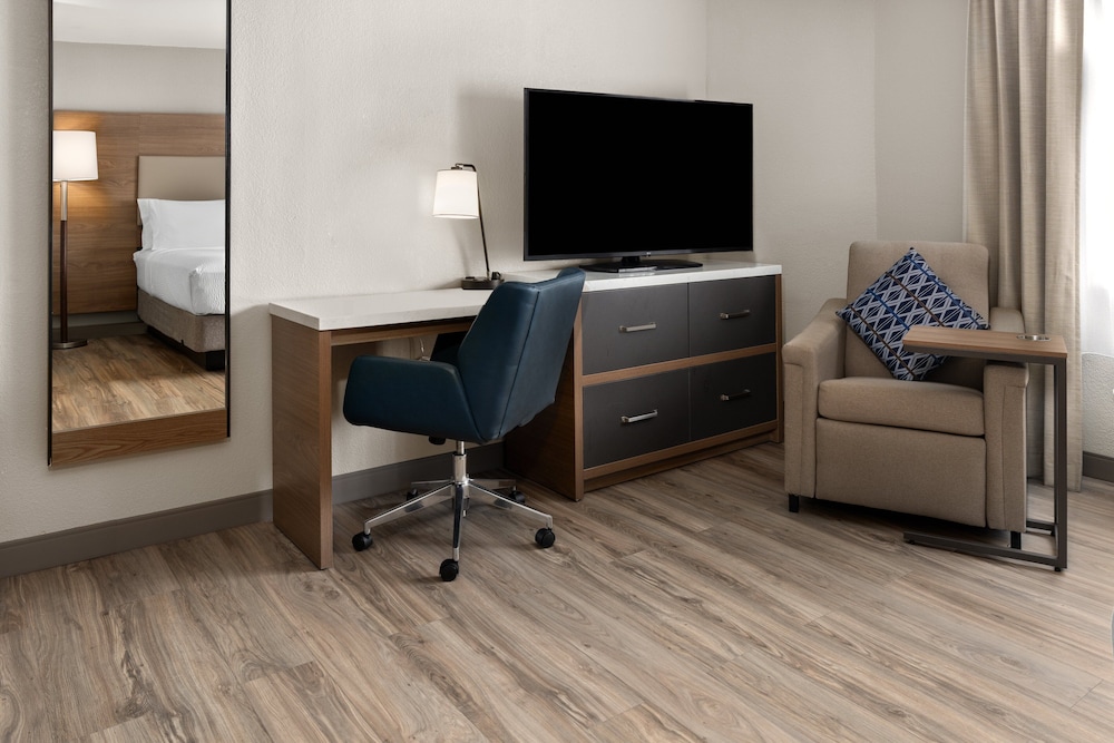 Candlewood Suites Richmond South by IHG - photo 20