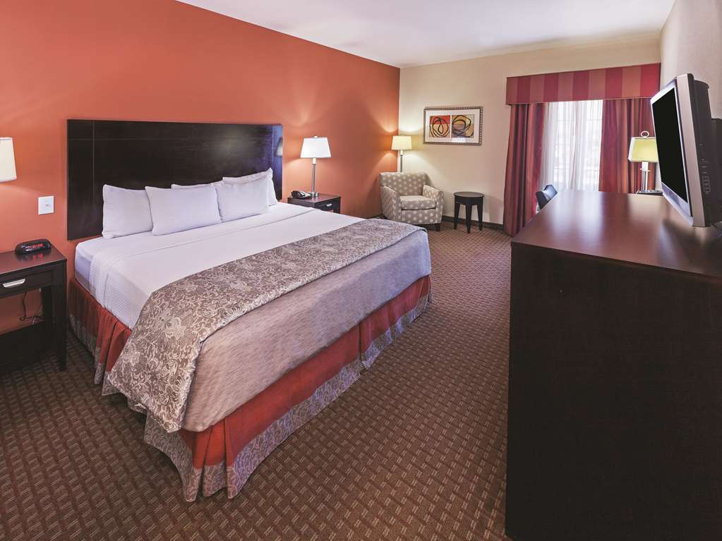 La Quinta Inn & Suites by Wyndham Port Arthur - photo 14