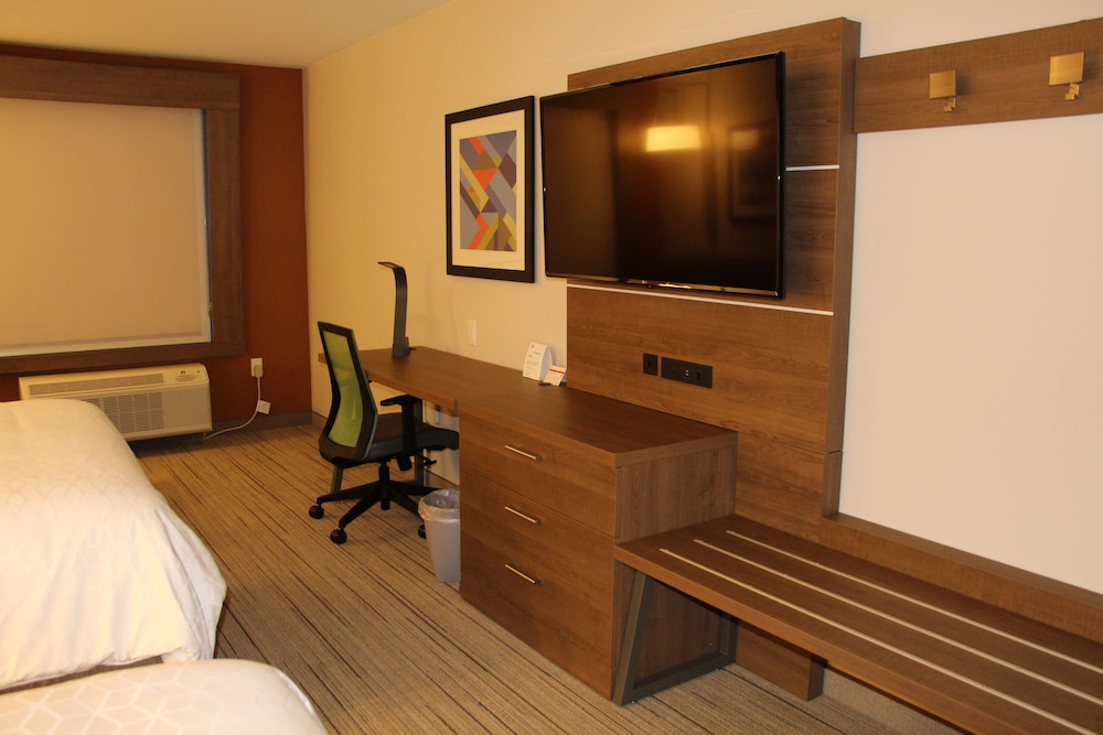 Holiday Inn Express & Suites Phoenix Airport North by IHG - photo 46