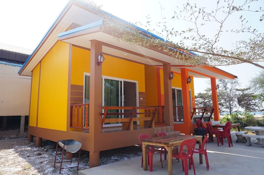 Tonpor Resort in Tha Mai, Thailand