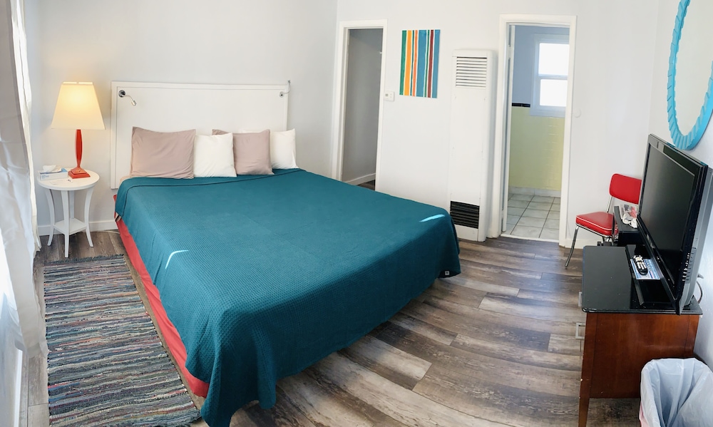 Circle R Motel - photo 14