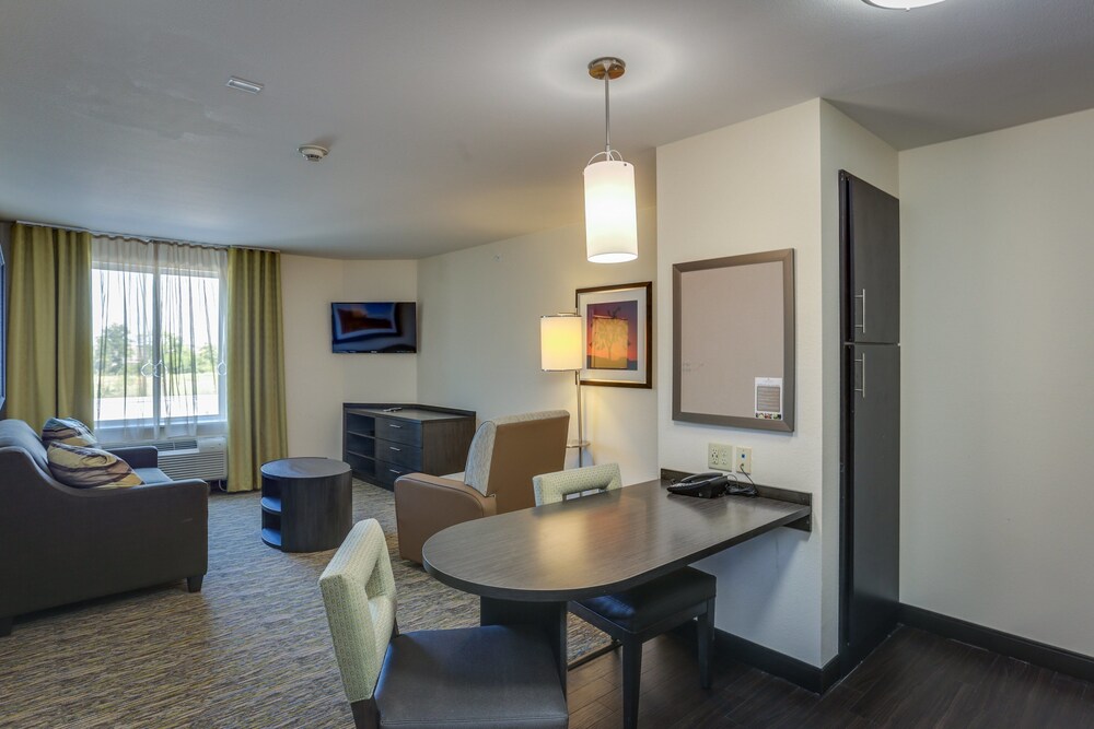 Candlewood Suites College Station At University by IHG - photo 20